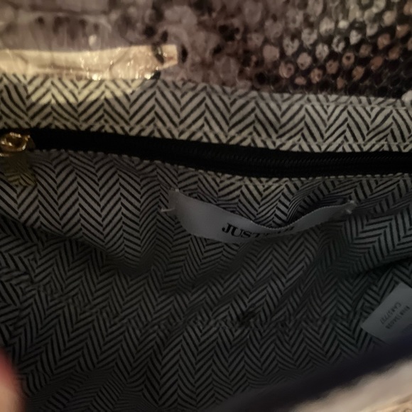 Justfab crossbody bag, snakeskin pattern, white/gray/black-ish color,small size - Picture 7 of 8